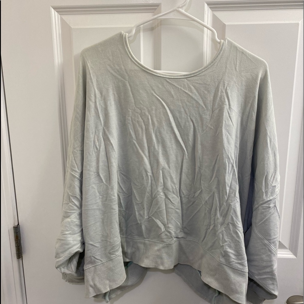 Sweatshirt with open back